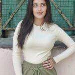 Urvi Singh Instagram – My soulmate is out there, pushing a pull door…I just know it😓.