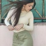 Urvi Singh Instagram – My soulmate is out there, pushing a pull door…I just know it😓.