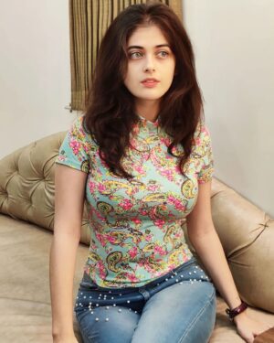 Urvi Singh Instagram - 8 billion smiles😁 in the world,
Yours🥰😘 is the only one,
I run away from🏃🏻‍♀️🏃🏻‍♀️🏃🏻‍♀️