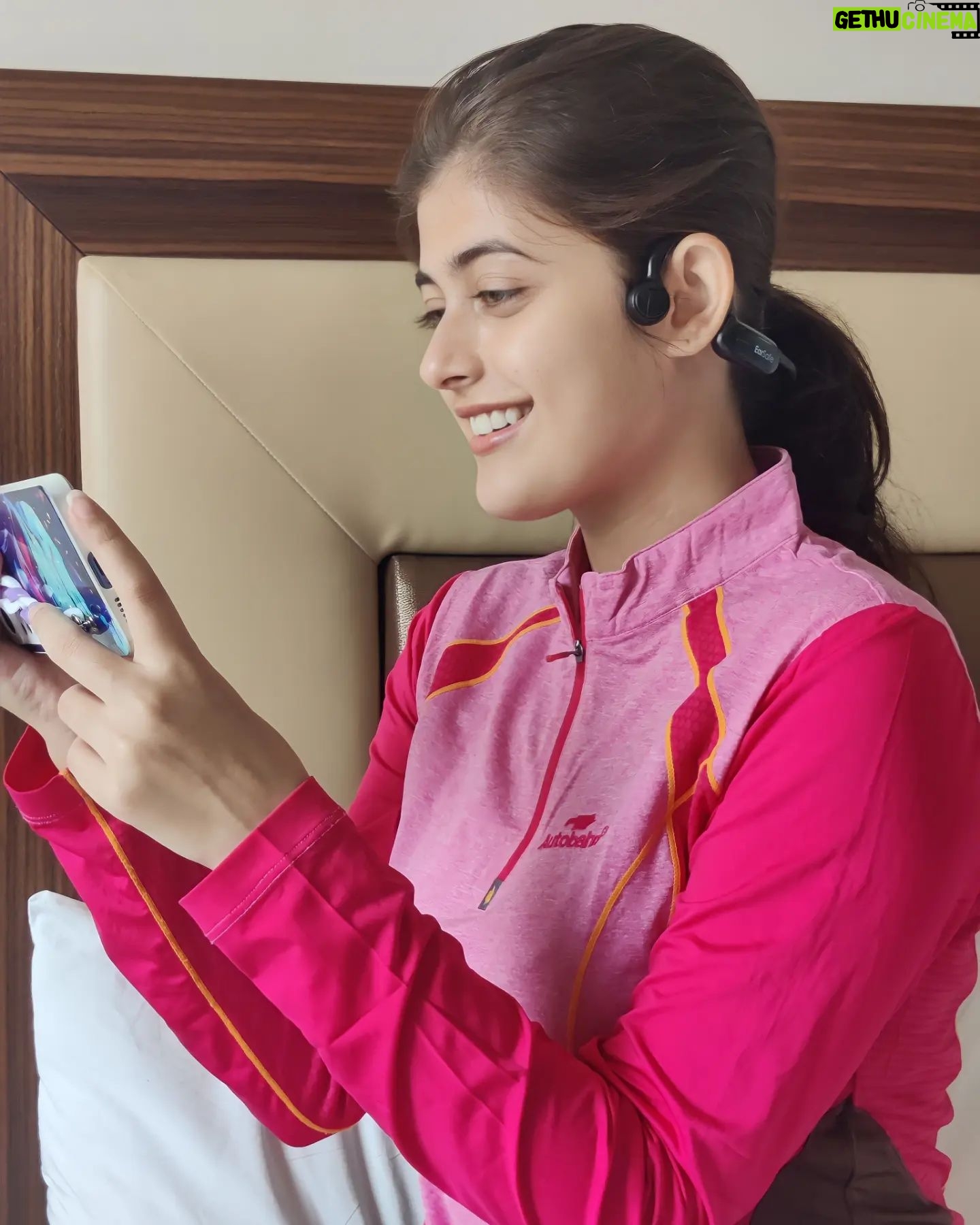 Urvi Singh Instagram - @n.g.india 's revolutionary EarSafe Open Ear Headphones keeps me aware of my surroundings and can be worn for long hours without causing any harm to your ear canal. It's Feature loaded! - Extremely light weight (24 gms) - 8 hours battery backup - 1 hour to fast charge - Sweat proof - Mic to answer calls So, what are you waiting for? Go and get them and listen to your favourite music all day long without harming your ears. Available on ngcorp.in, Amazon & Flipkart. Use coupon code URVI200 to get flat ₹200 off on ngcorp.in #NGEarSafe #OpenEar #Earsafe #NG #OpenEarHeadphones #Headphones