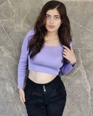 Urvi Singh Instagram - Do i look like a tree,
 cause everyone leaves.
