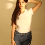 Urvi Singh Instagram - There is side view, rear view and what else ? I loview🫣 📸. - @mk_click2