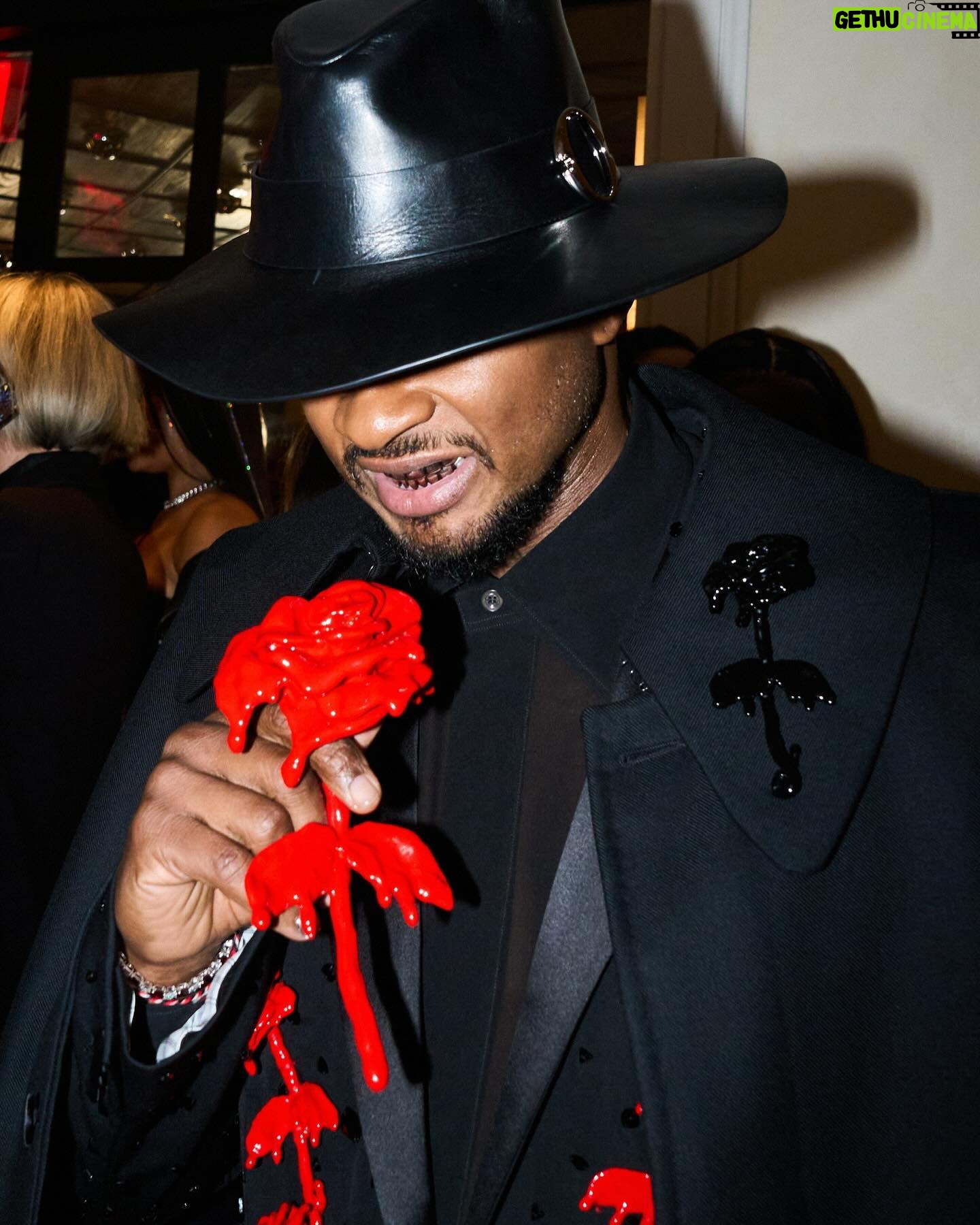 Usher Instagram - CUSTOM-MADE ALEXANDER MCQUEEN by SEÁN MCGIRR 🌹#MetGala #ReawakeningFashion