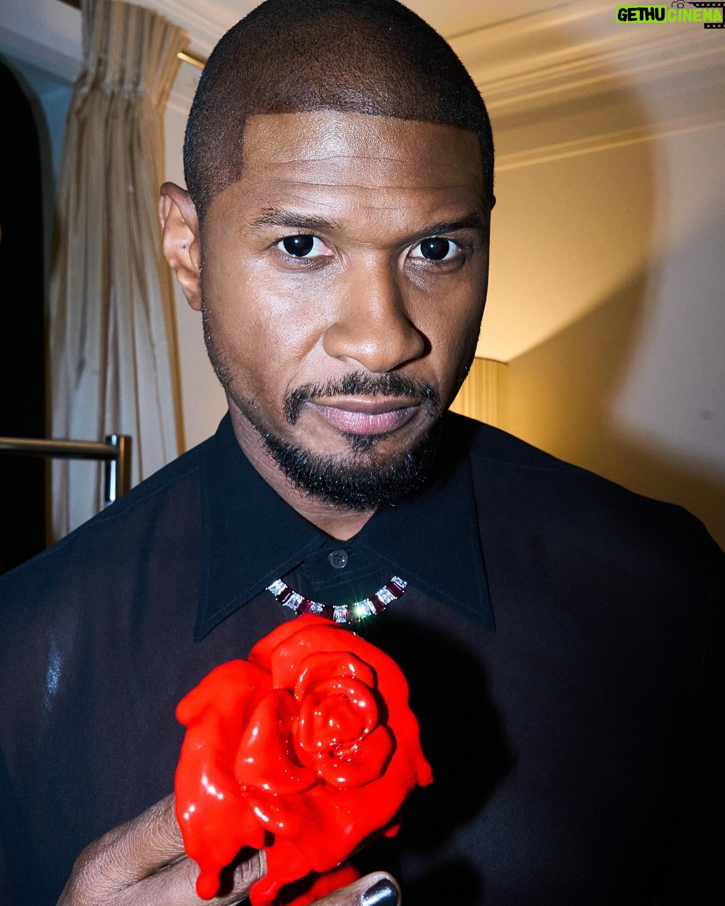 Usher Instagram - CUSTOM-MADE ALEXANDER MCQUEEN by SEÁN MCGIRR 🌹#MetGala #ReawakeningFashion
