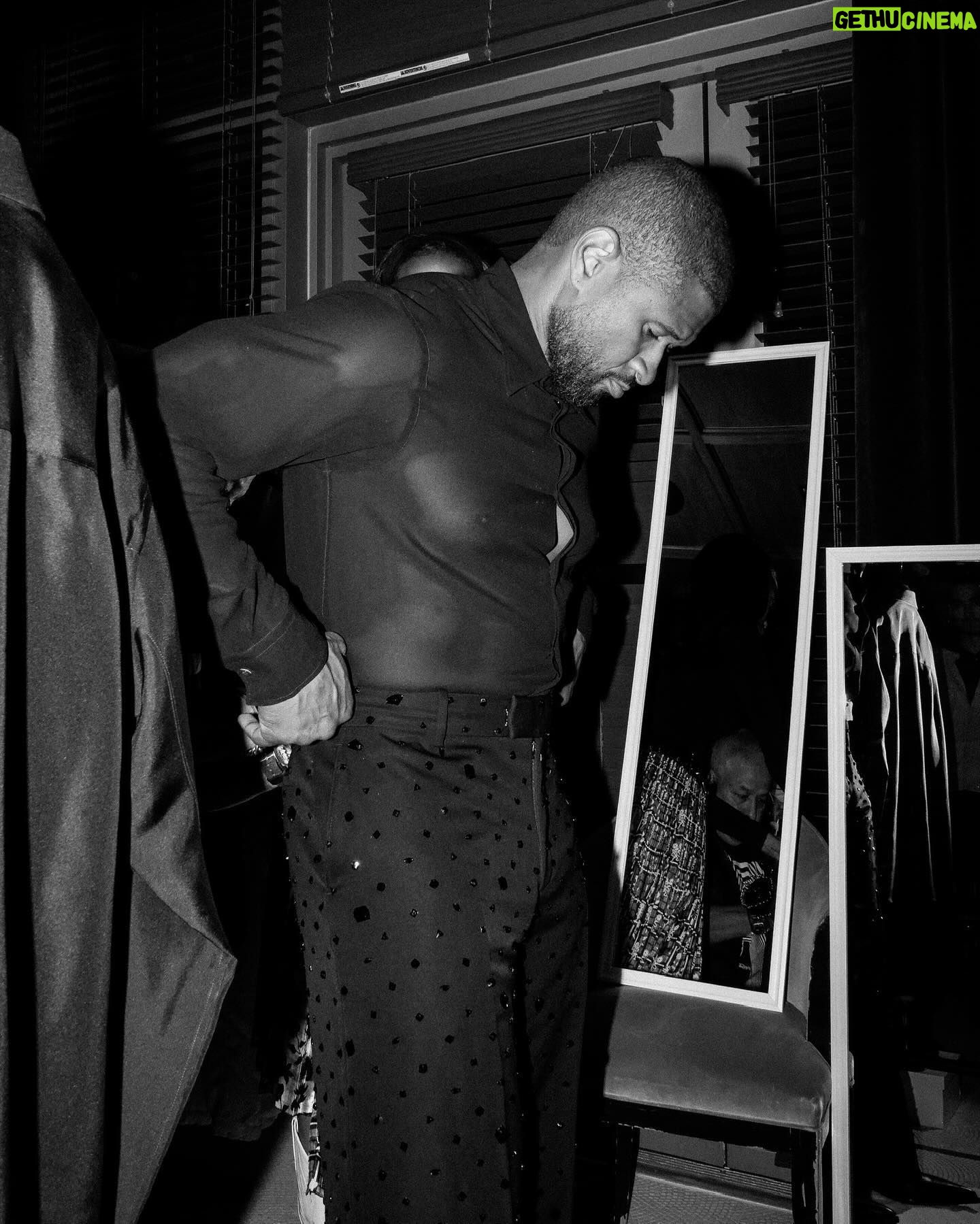 Usher Instagram - CUSTOM-MADE ALEXANDER MCQUEEN by SEÁN MCGIRR 🌹#MetGala #ReawakeningFashion