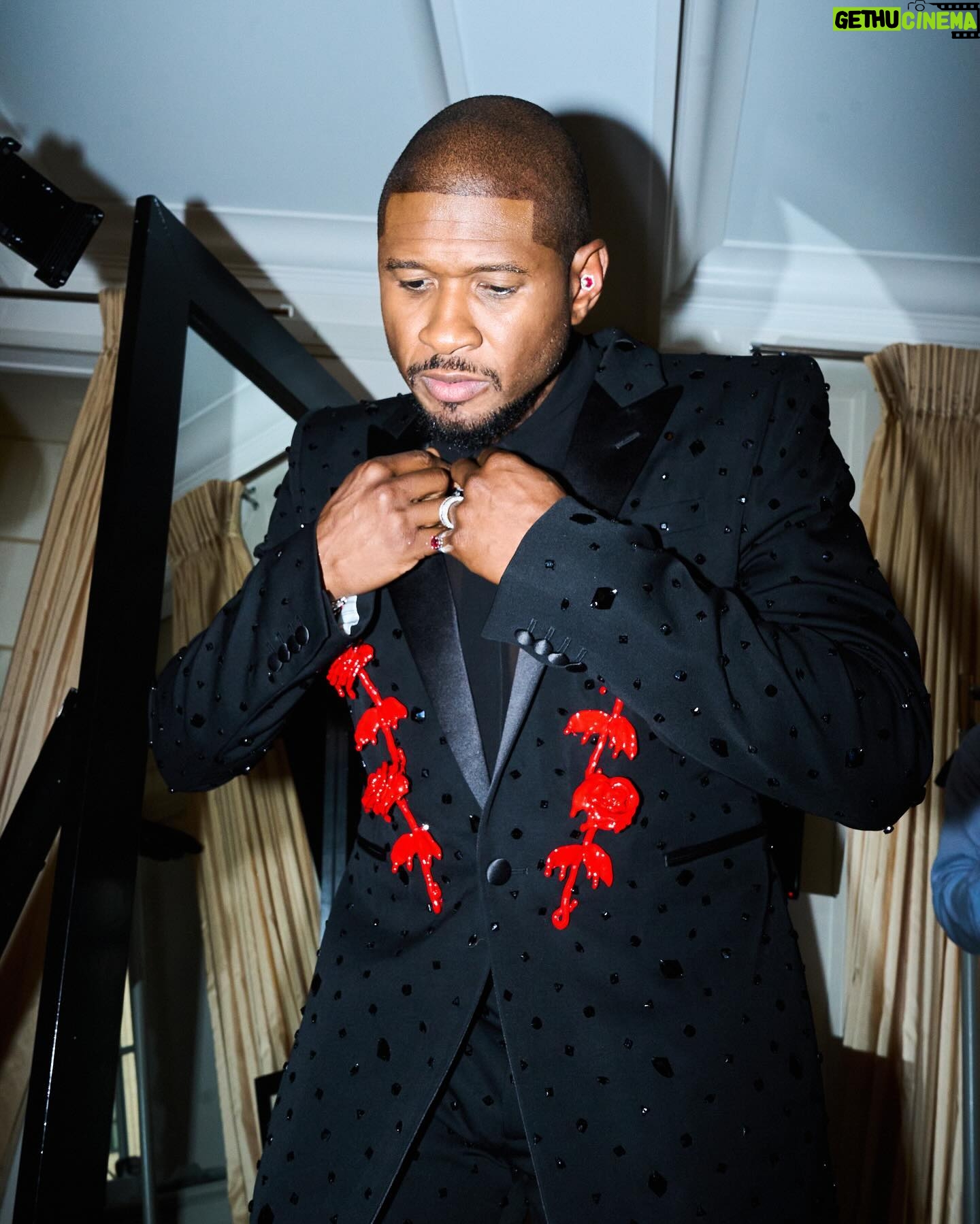 Usher Instagram - CUSTOM-MADE ALEXANDER MCQUEEN by SEÁN MCGIRR 🌹#MetGala #ReawakeningFashion