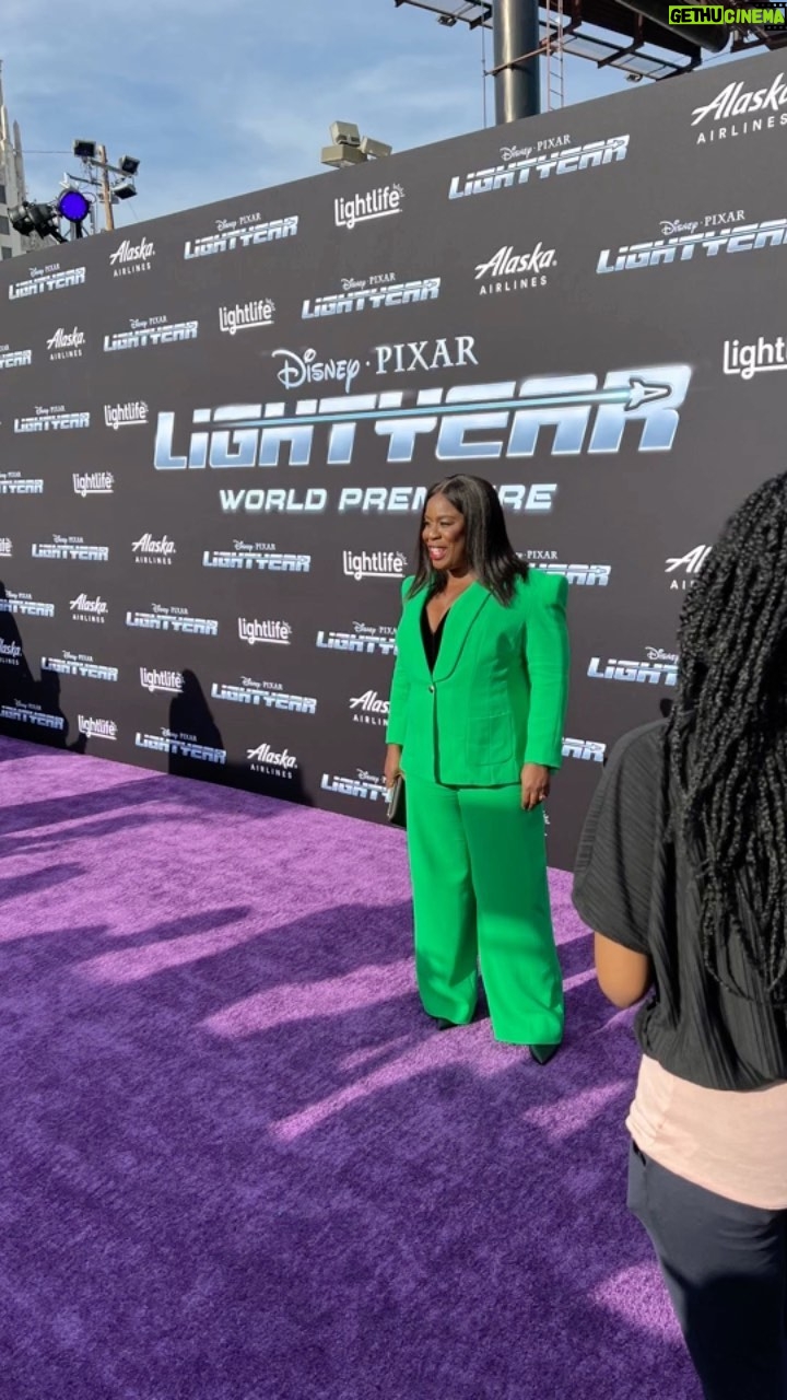Uzo Aduba Instagram - Last night was nothing short of AMAZING! Congratulations to this amazing cast and crew! This was a dream come true. I can’t wait for everyone to see this marvelous movie. It’s out of this world 🚀🚀. Also a HUGE Thank you to all my family and friends that came out to support. I am overwhelmed with love. To infinity…💚