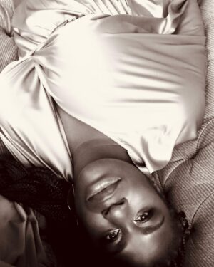 Uzo Aduba Instagram - Cover. Thank you, @the.baremag for this moment. It was great to share this next chapter of my life as a mother and the journey it has taken to get here. What a gift. I am grateful. 

Photos and makeup: @tina_turnbow 
Stylist: @jlynnstyle18
Hair? Me!