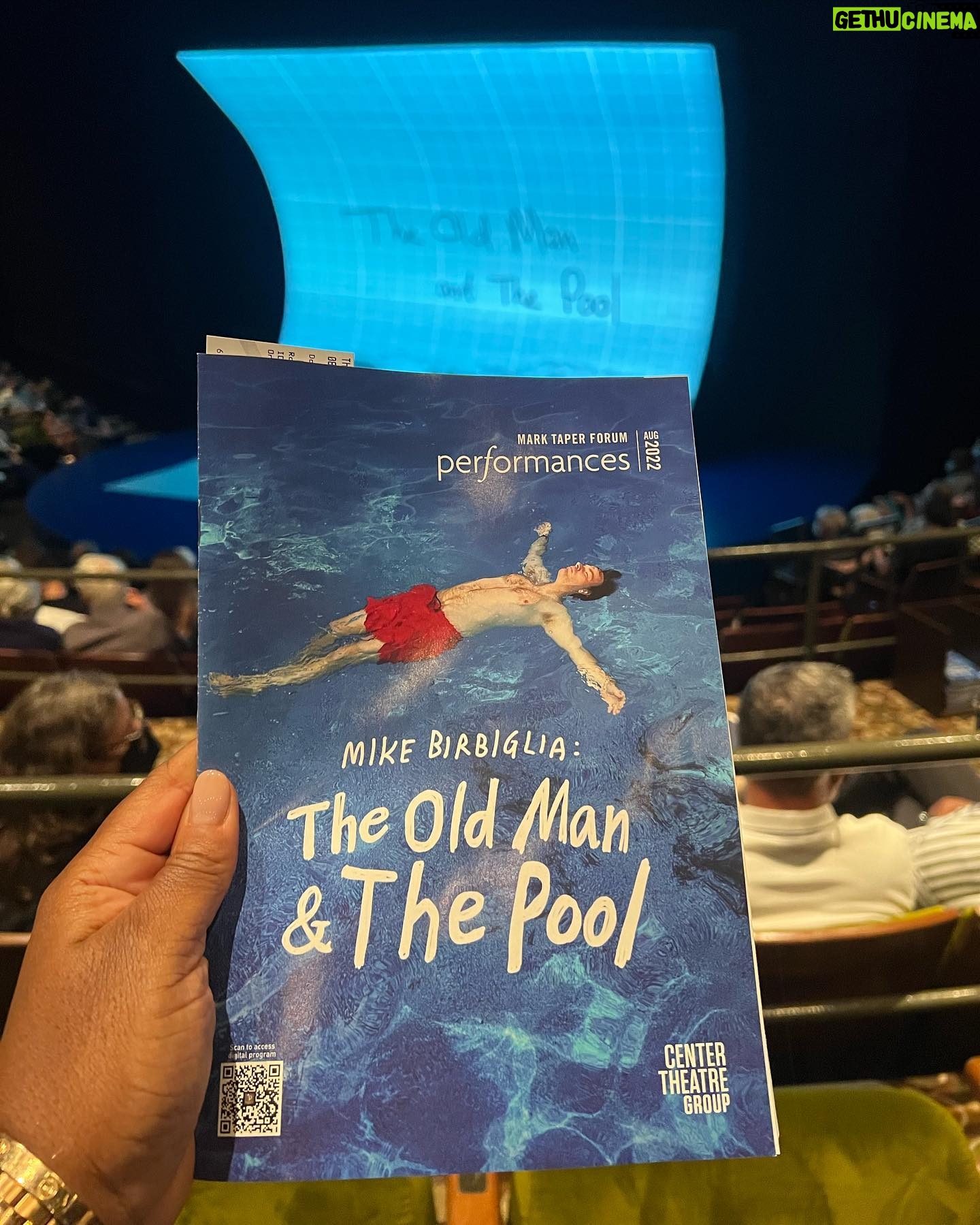 Uzo Aduba Instagram - Mike Birbiglia @birbigs is an absolute phenomenon in his solo piece, The Old Man & The Pool. What a gift for storytelling he has. He takes you up to the rafters with laughter, but makes you thoughtful pause with genius. Check it out. What an awesome night. #theatrekid