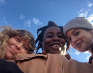 Uzo Aduba Instagram - 10 Years Ago—-I really didn’t know what direction I was headed—-with my art, my career or my life…..but then, through the power of @ijnej and the world and characters she created on @oitnb my life and the lives of our cast and crew would never be the same. I couldn’t be more grateful for the lifelong friendships, memories and love made along the way with these talented women. Jenji, Thank You for seeing us and taking a chance on new voices and possibilities for stories. To @jennifer_euston_casting who saw me in my play, and called me in to audition for this show, I will forever be one thing—grateful. To everyone who watched Orange, then and now, THANK YOU! We simply wouldn’t be here without you. Orange forever!  #oitnb