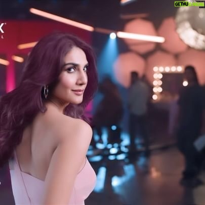 Vaani Kapoor Instagram - It’s finally here! The secret to the Mirror Shine of my hair colour! It’s @streaxprofessional Argan Secrets Hair Colour. It keeps my hair soft and vibrant, ensuring that my shine stays flawless! Get that Mirror Shine at your nearest salon and ask for Streax Professional Argan Secrets coloring range. @vipulchudasamaofficial #StreaxProfessional #ArganSecrets #HairColour #MirrorShine #HairShine #VipulChudasama #HairColorideas #haircolorist