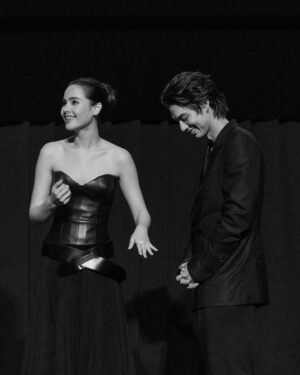 Vachirawit Chivaaree Instagram - I love this movieeee!!!! ขอบคุณทีมงานและนักแสดงทุกคนที่ปลุกปล้พเรื่องนี้มาด้วยกัน เหนื่อยมาก โหดมาก และภูมิใจมากๆ @waasuthep พี่แม่งโคตรเจ๋งคับ ขอบคุณที่ทำทุกอย่างออกมาได้ดีขนาดนี้คับ ส่วน @urassayas u're always be the only one for this role ดีใจและเป็นเกียรติที่ได้ร่วมงานด้วยสุดๆ See u next time sister🤍 

ps.ฝาก #เธอฟอร์แคช ด้วยนะค้าบ 25 เมษายนนี้ ทุกโรงภาพยนตร์ครับ🫡
