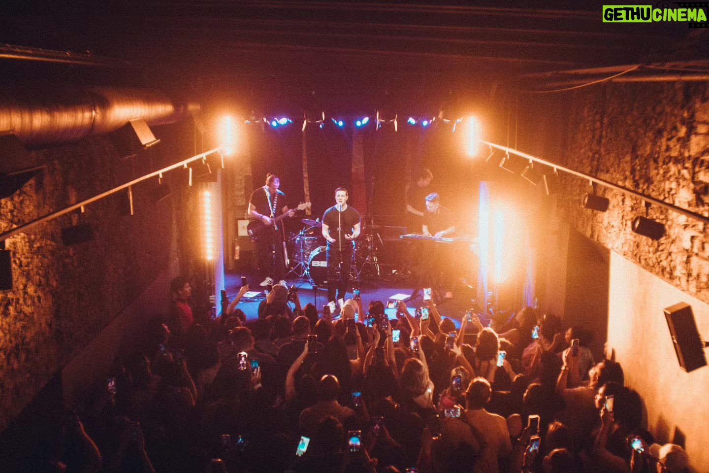 Vadhir Derbez Instagram - 🇲🇽El concierto de Queretaro estuvo increíble! Gracias a toda la gente que fue. Me encanta que vamos llenando todos los lugares! Sigamos así! Comenta si fuiste y cual fue tu experiencia, te leo! 🦎 . 🇺🇲The Concert in Queretaro was amazing! Thanks for everyone that came. I love that we've been filling every place, let's keep this going! Comment if you want me to come to your City on a US Tour! 🦎🔥
