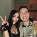 Vadhir Derbez Instagram - Nos dimos cuenta que nos conocemos desde peques, y no tenemos ni una foto juntos jaja así que al fin nos tomamos una. Que bonito show tienes! esta muy perro! Que chingon verte rompiéndola 👏🏻👏🏻👏🏻 @danna