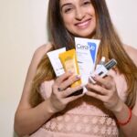 Vahbbiz Dorabjee Instagram – Beat the Heat by following my Summer Skin Care Routine.Gear up for your Summer Vacays by following my regime and Pamper your Skin ✨
Shop now @mynykaa for best offers till 30th April! 💕
#AD #paidpartnership

Facewash:- @drsheths 
Serum:- @lorealparis 
Moisturiser:- @cerave.india 
Sunscreen:- @kamaayurvedaindia 
Dark circles Serum:- @lorealparis 

#NykaaSummerSkincare
#SummerSeasonSkincare
#NykaaBeautyTips
#SummerMustHaves
#NykaaSkincare
#SunSkincare
#SummerBeautyEssentials
#NykaaSummerGlow
#SummerSkinCareRoutine
#NykaaSummerDeals
#SummerSkinProblems
#NykaaSummerSpecial
#SunEssentials
#NykaaSummerOffers