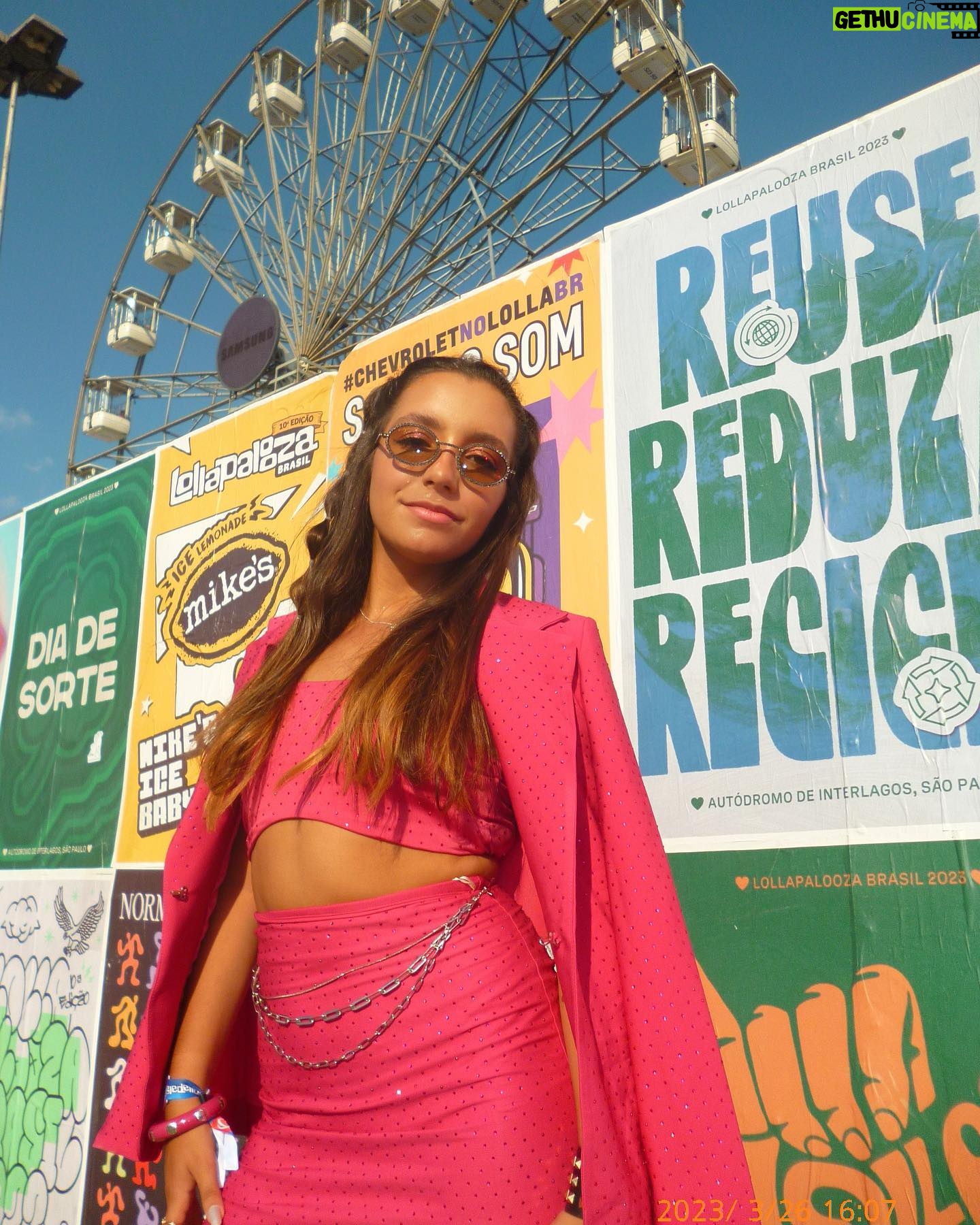 Valentina Oliveira Instagram - LOLLAβ23β€οΈβπ₯πβ‘οΈπ‘πΏπ look @dimycandy @assessoriaativa @lollapaloozabr