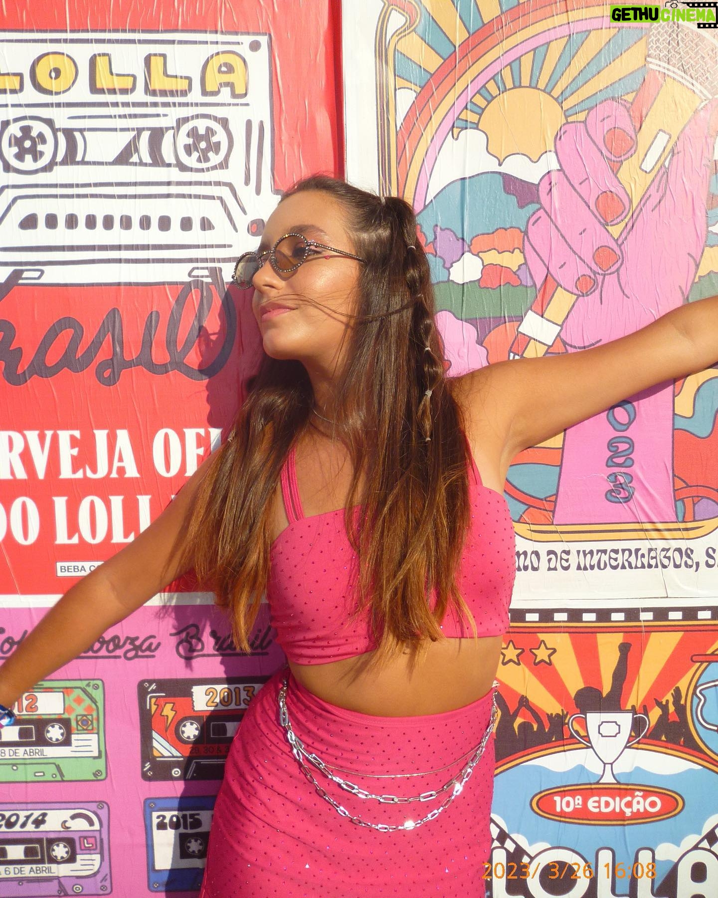 Valentina Oliveira Instagram - LOLLAβ23β€οΈβπ₯πβ‘οΈπ‘πΏπ look @dimycandy @assessoriaativa @lollapaloozabr