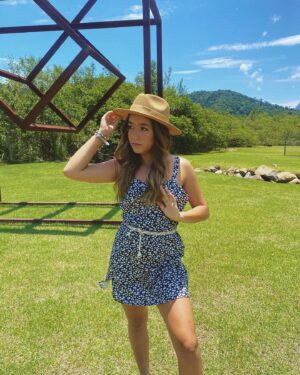Valentina Oliveira Instagram - 🤍