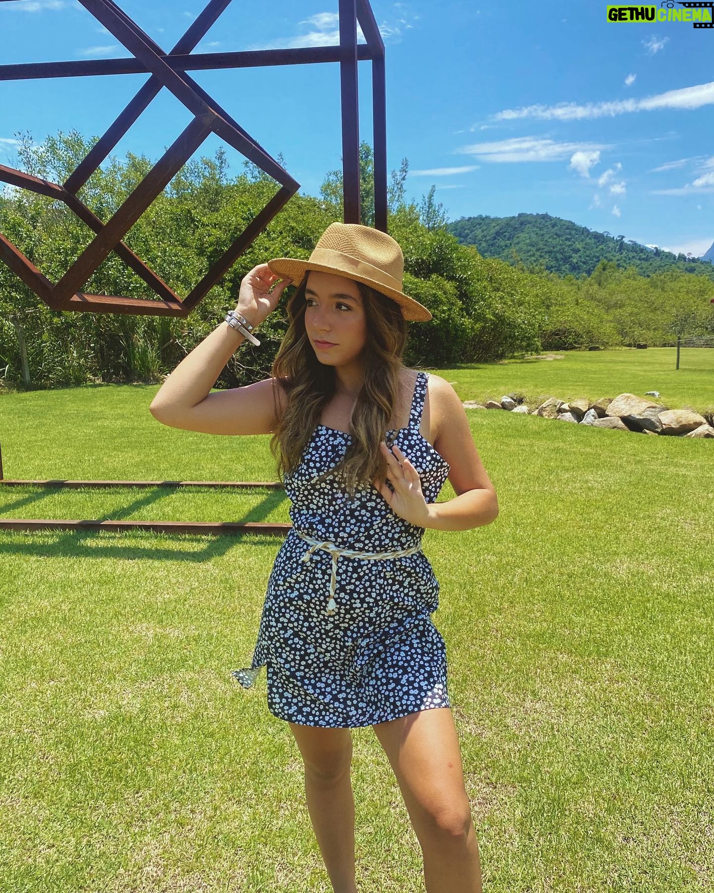 Valentina Oliveira - 1.3K Likes - π€