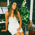 Valentina Oliveira Instagram - Merry Christmas 🤍✨ photo dumb com algumas fotinhos 🙃Espero que todos vocês tenham um natal de muita luz e felicidade amoreeees🤍