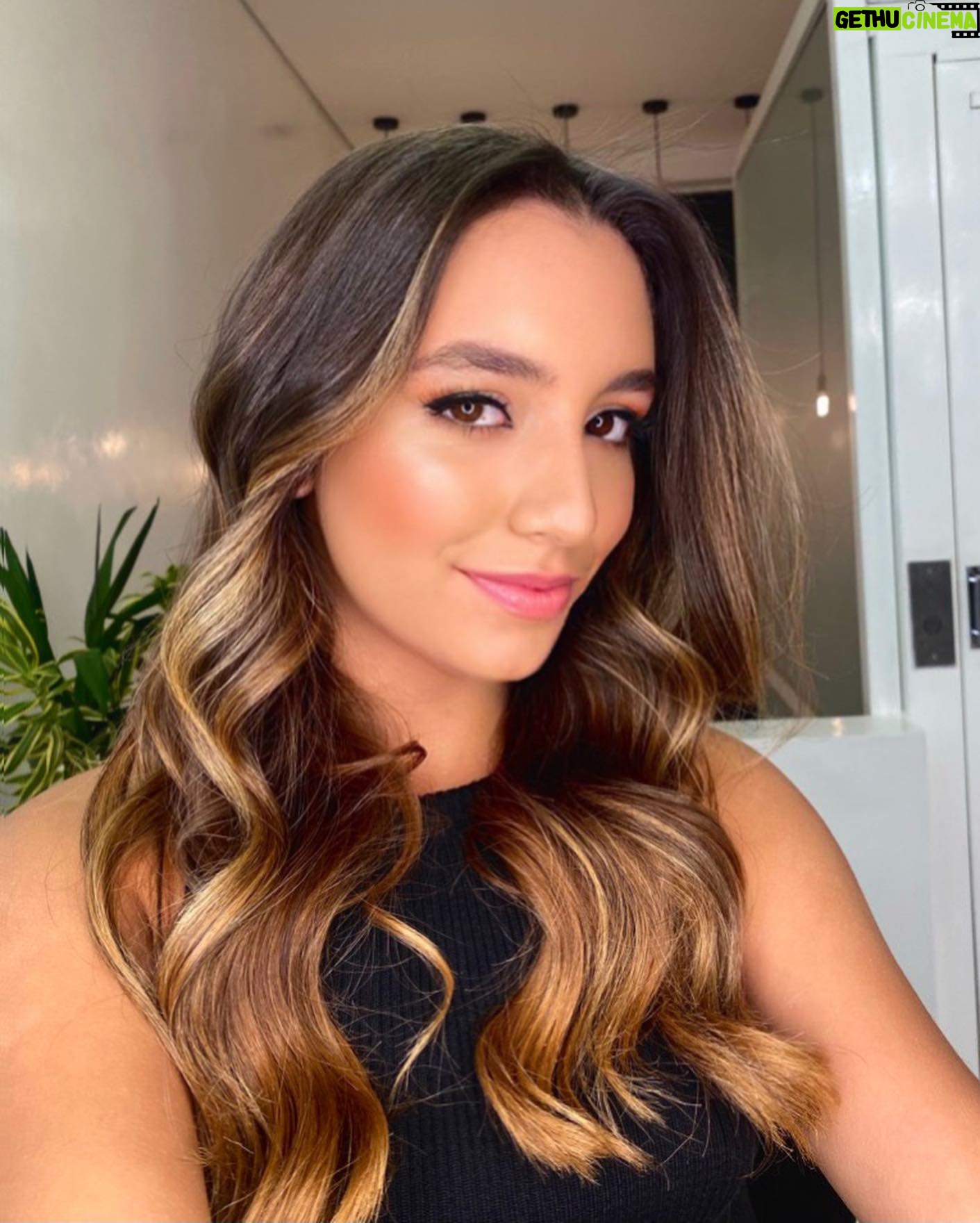 Valentina Oliveira - 1.2K Likes - Last nightβs lookπ Make perfeita by @ivonerais π
Hair by @gledson_nobrega1838 @1838jardimamerica