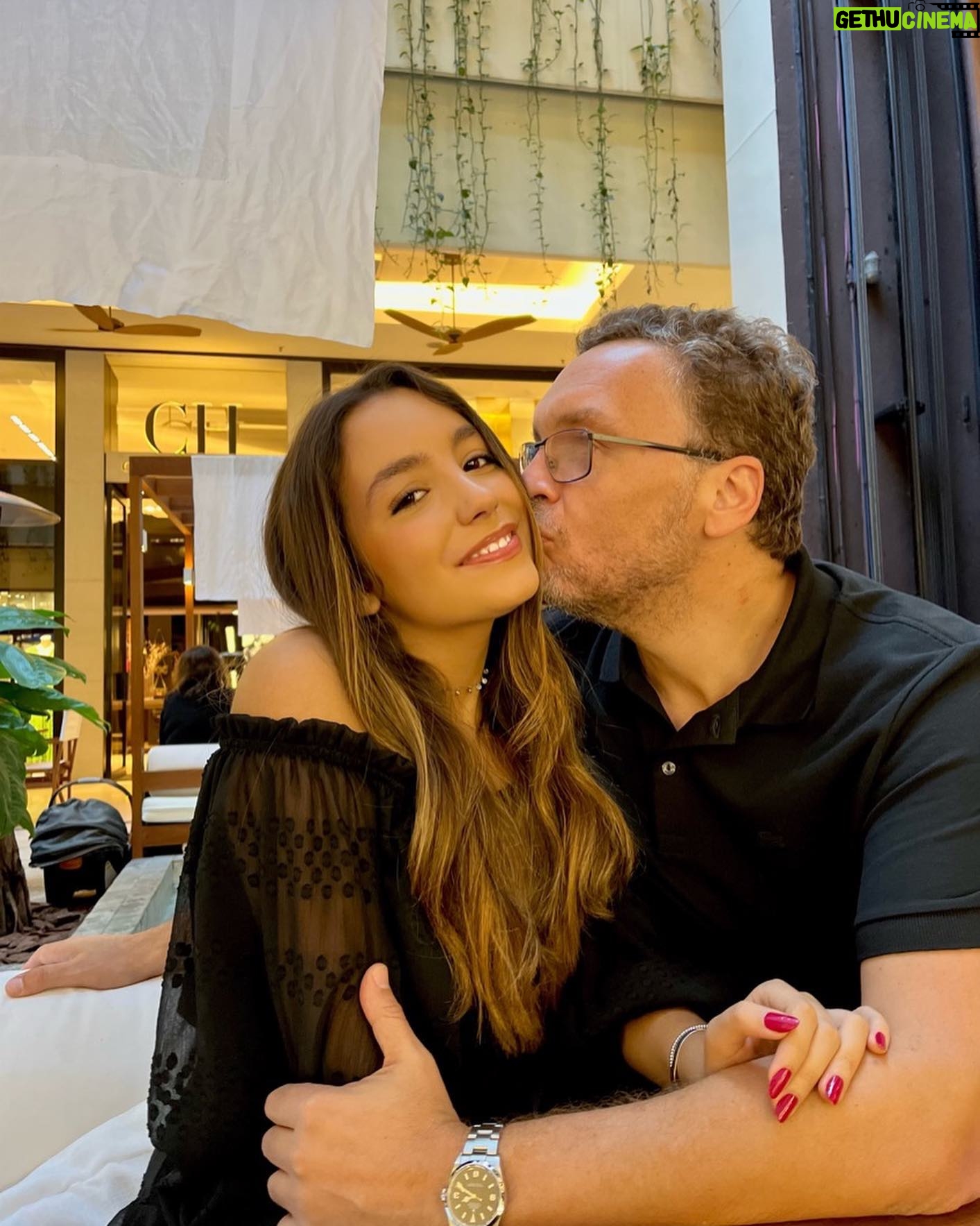 Valentina Oliveira Instagram - Feliz dia dos pais!! š¤Obrigada por ser meu melhor amigo para todos os momentos e por sempre fazer piadas muito ruins HAHAHAš„° Te amo papiš¤