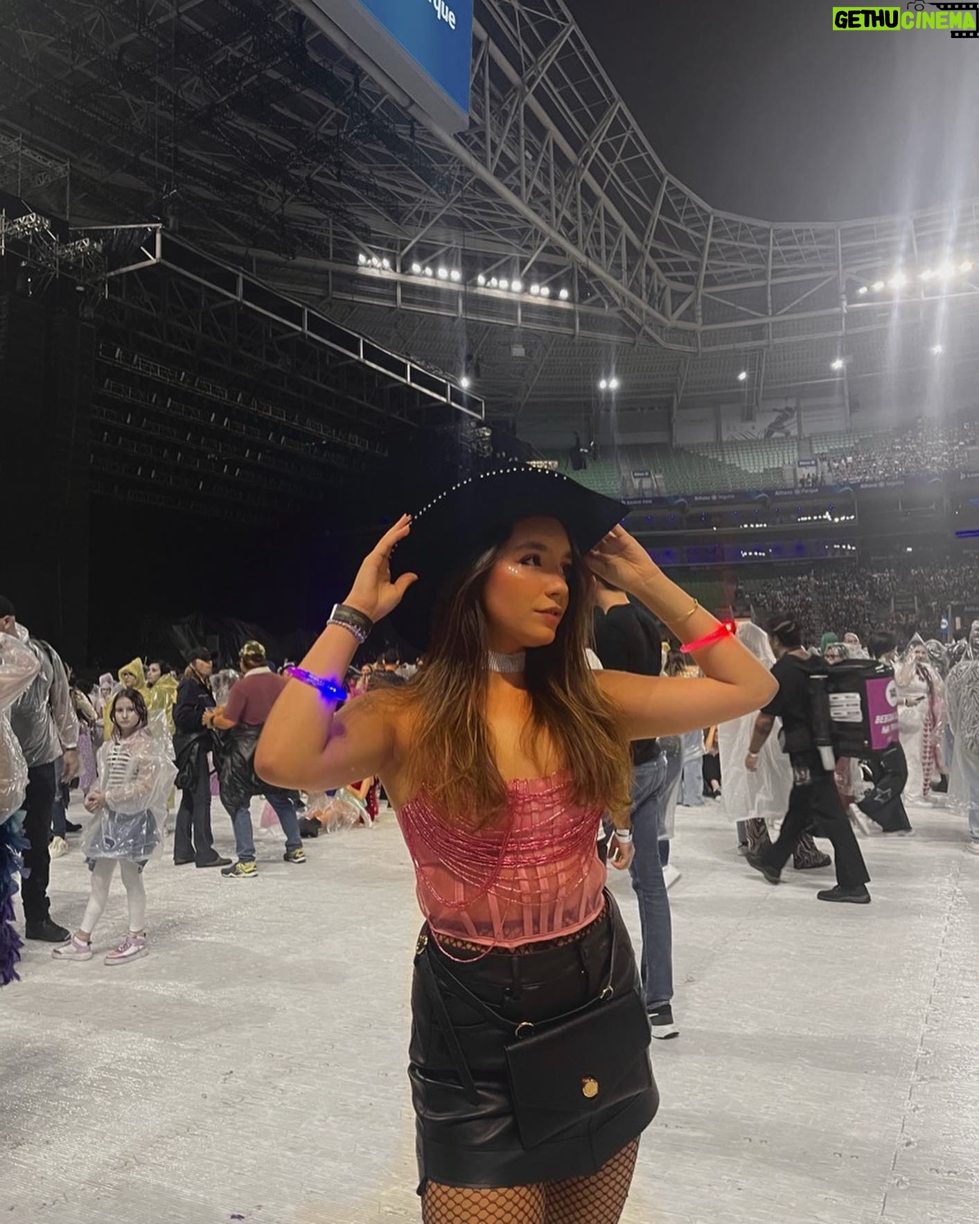 Valentina Oliveira Instagram - โBut i think thatโs what i like about it, sheโs an angelโ - Harry Styles ๐ผ๐ผ๐โค๏ธโ๐ฅ๐๐
๐ฐ๏ธ๐ฅ๐๐ซง