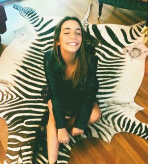 Valentina Oliveira Instagram - Saturyayyy⚡️😆🖤🦓🎞