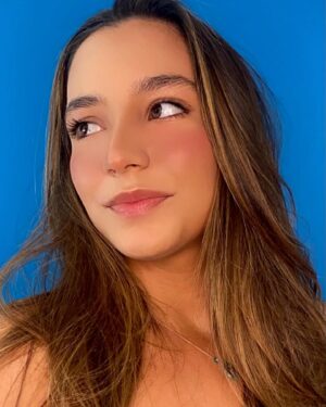 Valentina Oliveira Instagram - Neww Hair🤎🧸⏳🎞 🙈. by @gledson_nobrega1838 💙
@1838estadosunidos