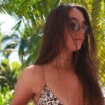 Valentina Oliveira Instagram - meu tipo de inverno🇧🇷🌞✨💦 usando minha marca preferida de biquini @gapazbeachwear 🫶🏼