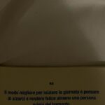Valentina Romani Instagram - Queste sono una serie di cose che ho capito quest anno: che mi piace la luce, che mi piacciono i riflessi e che purtroppo o per fortuna, il tempo passa (se ho capito bene). Poi ho capito anche che tante cose non le capirò mai e va bene così. Daje 2024 🪄