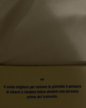 Valentina Romani Instagram - Queste sono una serie di cose che ho capito quest anno:
che mi piace la luce, che mi piacciono i riflessi e che purtroppo o per fortuna, il tempo passa (se ho capito bene). 
Poi ho capito anche che tante cose non le capirò mai e va bene così. 
Daje 2024 🪄