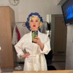 Valentina Rubtsova Instagram - С Днём Театра ,коллеги,друзья,зрители!💚Театр для артиста - это большое счастье !❤️ А я жду вас на спектакле «Очень весёлые ребята» в театре «Русская песня» @folkteatr 30 марта в 19:00‼️