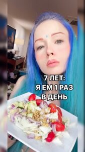 Valeria Lukyanova Instagram - А как вы питаетесь расскажите? Сколько и чем? 🙏🏻 подписывайтесь на мою группу в профиле там я рассказываю про свои методики по омоложению и красоте #вегетарианство #веган #растительноепитание #малоед #мадоедение #аматуе #вегетарианскиерецепты