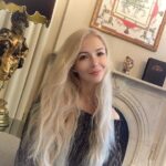Valeria Lukyanova Instagram - Сегодня весь вечер вспоминала некоторые главы из моей книги «Атлантида» И захотелось сделать вам небольшой подарок для тех кто интересуется моим учением в течение пяти дней при вступлении в общество Меркаба эта книга будет идти просто в подарок! Решила сделать такую акцию для тех кому действительно интересно Атлантида… Эту книгу я давно уже не продаю поскольку такие знания едва ли можно продавать но для людей интересующихся прошлыми цивилизациями даю гарантию что вы найдёте для себя очень много инсайтов. Хочется чтобы эта книга была действительно у достойных людей , а не у кого попало. ⚜️ Книга получилась изумительная, и очень, очень мистическая. Она ценна тем, что это не фантастика и не вымысел. Это мои воспоминания. И самое интересное, что пока я ее писала, воспоминания продолжали приходить. Словно ты цепляешься за один кусочек, описываешь, как вдруг раскрывается целая мозайка событий. Это невероятно. Я ощутила такой многогранный опыт. Калейдоскоп событий и самых разнообразных ощущний, от ужаса до невероятной эйфории! Читая эту книгу можно погрузиться во все события и пережить их настолько ярко, насколько только возможно, словно прокатившись на экстремальных, американских горках. 🦋 Эта книга мне очень дорога и она уж точно не для зевак, в для истинных ценителей такой литературы. Ни слова не было приукрашено или придумано, все описывалось как есть, и даже немного приуменьшено, т к величие Атлантиды НЕВОЗМОЖНО описать словами!!!! десятки стихов и несколько песен, которые я уже написала о моей Любимой Атлантиде так же не сравнятся с ее подлинной Силой и Мощью! Поэтому даже не думайте, что в этой книге вы сможете ощутить все досконально. Нет. Но вы сможете настроится лишь на мою волну, если у вас есть такая способность, и тогда, быть может, вы сможете пройти в тот энергетический портал, в Хроники Акаши, и заглянуть за завесу событий того времени. ⤵️⤵️⤵️ #атлантида #атлант #атланты #аматуе #валериялукьянова #vril #anunaki