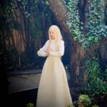 Valeria Lukyanova Instagram - Сегодня у моей бабушки день рождения … мама выслала мне старую газетную статью где на фото : я , бабушка и дедушка. Больше даже ничего не охота говорить… правила этой соты меня очень напрягают . И то как она умело вытирает всех членов моей семьи ….. но я положу этому конец. Бессмертие будет для избранных , иначе я буду не я ! Я на это положила свою жизнь ….. #бессмертие #паскевичи #пашкевич #пашкеев #валериялукьянова