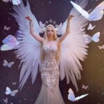 Valeria Lukyanova Instagram – Рубрика
Вопросы от читателей

«Валерия, дорогая, здравствуйте 👋 я хочу у Вас спросить, – у меня такая ситуация , я перестала выходить в астрал и меня это вообще не устраивает , подскажите пожалуйста от чего это может зависеть? От питания? Подскажите пожалуйста, я буду очень признательна🙏)»

Приветствую вас дорогая…

Астрал это высокие энергии, концентрированные, и много человеческих фоксо генов, которые открывают все эти пространства.
Когда микробный геном начинает слишком сильно лидировать, то человек начинает терять различные девайсы и духовные наработки, и может навсегда потерять способность к выходам в астрал а потом и вовсе потерять способность помнить свои сны. Надо снижать процент микробного конгломерата в теле. #астрал #выходвастрал #осознанныесны #осознанныйсон #дух #духовное #днк #vril #mariaorsic #valerialukyanova #антипаразит #грибок #грибки #амрита  #антипаразитарка #духовноеразвитие🧘🏽‍♀️ #дух #инопланетянка #ovni #alien #pleyadianos #pleyades