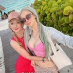 Valeria Lukyanova Instagram - Есть такая игра просто видите человека и ничего о нём не зная описываете: как вам кажется что за характер у этого человека? Как он относится к миру , к себе ,?к людям? ☝🏻 чем увлекается , какие хобби? Какую слушает музыку , как отдыхает , да в общем все что угодно чисто по внешности! Вот вы бы как её описали? И главное сколько бы вы ей дали лет? Если бы увидели нас вдвоём поняли бы что это моя мама или нет? @iren_pashkevich #игра #игры #валериялукьянова #аматуе #красивыедевушки #тонкаяталия #осинаяталия #гитара #фигурагитара #блондинки #amatue #valerialukyanova