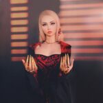 Valeria Lukyanova Instagram - Рубрика : моё мировоззрение . «Самое смешное поведение людей.» … когда они пытаются козырять своим статусом, положением, или какой-то новой покупкой, надеясь вызвать у меня восхищение или интерес. Им не понять, что не побрякушками и материальными ценностями меня можно зацепить. Если нет интеллекта и аутентичности, общих ценностей, то я взгляну на вас как на клоуна, и не более. На шута горохового, настолько смешного, что даже невозможно описать, почему он решил что материальные вещи КАК ТО МОГУТ СКРЫТЬ его внутреннюю и внешнюю пустоту? Меня не впечатляет человеческая гонка за статусом и меркантильными вещами, это вызывает скуку. Дорогие машины, брендовые вещи это не те ценности которыми можно привлечь мое внимание. Истинная ценность человека лежит ЗА ПРЕДЕЛАМИ МАТЕРИАЛИЗМА. И вы знаете я не против денег и красоты, как и не против еды НО!!! Еда для нас - а не мы для еды. Деньги - для нас , а не мы для денег. Это стоит понимать. Понимание есть не у всех. Я ценю суть, а не материальные блага и деньги, которыми пустые люди пытаются купить уважение. #богиня #аматуе #инанна #исаис #маг #магия #масон #масоны