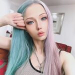 Valeria Lukyanova Instagram - 🔬 Стволовые клетки и гены. 🧬 В прошлом десятилетии было модно омолаживаться эмбриональными стволовыми клетками, и это действительно работало ( не будем сейчас затрагивать этическую сторону, просто пофилософствуем о микробиологических процессах) и последствиях такого омоложения. Недавно я дочитала одну книгу, великого доктора - онколога и храбреца Т. Сим. и определенные пазлики сложились в моей голове. ⚠️Я давно поняла, что людей жрут грибки и микроорганизмы и выяснила , что это единственная причина старения и накопления ошибок, потери внутреннего интернета и сигналов между органами в аватаре. 💎Такие воины света как Т. Сим. и В. Пят. лишь добавили доказательств в мою , итак устоявшуюся Т.П.С. ( Теория Паразитарного Старения) , и недавно я наконец то до деталей поняла, что же такое рак , и как он возникает и протекает. Это было важное знание , т к старение тела чем-то похоже на рак - т у это хроническая опухоль всего организма , со смертельным исходом, просто медленным, мучительным и бесполезным. Мне важно было изучать такие болезни, так как они имеют схожую природу с главной болезнью человечества - СМЕРТНОСТИ. 👇🏻👇🏻👇🏻 #теорияпаразитарногостарения #теориястарения #валериялукьянова #аматуе #продлениежизни #бессмертие #геронтология #ген #гены #генетика #кристер #crispr #рнк #генетик #микробиология #микробиолог #стволовыеклетки #омоложениеорганизма