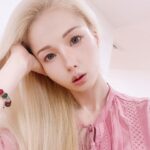Valeria Lukyanova Instagram - Вы верите в вечную регенерацию ? То что в любой стадии вашего физического и биологического возраста , можно сделать реверс назад и вернуть свои лучшие годы жизни ??? Через оздоровление изнутри и за счет этого - поднятие энергии юности , и по принципу как внутри так и снаружи , вы омолаживаетесь внешне на 15-20 лет , вы ощущаете себя с настолько высоким тонусом и энергии и тела , как в молодости или детстве !!!! Я создатель методологии эталонный аватар , на основе Паразитарной теории старения , и занимаюсь исследованиями в лаборатории Меркаба, проводим научные исследования и имеем высокие результаты терапии и омоложения , примерно 85% доходят до результата , остальные 15 плюс минус что то выполняют, что то нет, поэтому и результат половинчатый . Мой опыт занятия геронтологией более 15 лет , моя миссия популяризировать методы антипаразитарного омоложения при помощи натуральных методов без уколов , хирургии , таблеток, операций , голоданий и т д !!! Это не движение на силе воли! Это буквально настройка аватара , как девайс , где вы управляете собой на 200 % и вам легко изменить питание, перестроится на новый образ жизни и и не надо мучится . Я этого достигаю с большими группами испытуемых на основе использования свой опыта о паразитарной теории старения - и из формулы эталонный аватар - очищение вкусовых рецепторов , детокс , и закрытие дефицитов , а так же энергопрактики …. Кстати вы обратили внимание на тг на наш лозунг??? «ИГРАЙ В ЖИЗНЬ , А НЕ В СМЕРТЬ!» 👇🏻👇🏻👇🏻👇🏻👇🏻 #омолодитьлицо #омоложениеорганизма #молодостькрасота