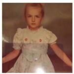 Valeria Lukyanova Instagram - На 1 фото мне 16 , на других ребенок . И мне часто навешивают такой маркер старения , как нависшие веки! Но у меня это естественно форма глаз , и более того я никогда не считала что это недостаток. 💥Я очень довольна своим цветом глаз и формой , по-моему смотрится очень круто и большое достоинство , что я не потеряла эту форму и юношескую припухлость до сих пор , у меня своя натуральная красивая и уникальная форма глаз , и всем людям у которых такое же строение ( глаза с капюшоном ) я не советую менять разрез и комплектовать! Наоборот это ваша отличительная особенность , если делаешь смоки Айс с такой формой глаз - это смотрится очень магически…. Отпишитесь в комментариях у кого ещё такие глаза зайду к вам на странице по лайкаю ваши фотки!) 😍🌹 #глазаскапюшоном #разрезглаз #зеленыеглаза