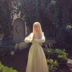 Valeria Lukyanova Instagram - Свершилось ! Теория паразитарного старения уже написана! Многие из вас слышали обрывки о ней, но целостную концепцию не хватало времени сесть и записать. Последней каплей было то, что у меня уже поджимает время выступления на TED с этой теорией. Хотя для меня это не теория , а единственная правда и мир должен узнать почему по алгоритму лимита Хейфлика клетки накапливают ошибки, затем включают апоптоз, коллективное самоубийство. У меня уже давно есть все ответы. Я много лет активно применяю эти методики на себе. А также мои единомышленники омолаживаются уже долгие годы при помощи этой технологии, хотя я постоянно думаю о том , а нужно ли людям это ? Они так холят и лелеют свои болячки… им нравится пороки и даже старение они романтизируют…. А как вы думаете люди уже готовы принять такие знания? Я не говорю о том чтобы , использовать их на практике , но принять саму концепцию бесконечной жизни и бесконечной регенерации? ⚡️⚡️Кстати говоря вы уже сейчас можете опробовать это на себе поскольку у меня начинается третий курс по омоложению Эталонный Аватар НАСТАВНИЧЕСТВО, омоложение на 15- 20 лет за два месяца , самым способным участницам я даю последние разработки из лаборатории Меркаба , только когда вижу , что человек уже исчерпал всю программу и готов двигаться дальше . Мы ничем не ограничиваемся , большинство моих учеников понимают о важности бессмертия и вечный регенерации . Они искренне хотят этого ! Меня это безумно мотивирует !!! Мы работаем над нашим будущим вместе - это прекрасно !!!! #бессмертие #омоложение #омоложениедома #антипаразитарнаячистка