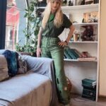 Valeria Lukyanova Instagram - Моя мама везет такой же образ жизни как и я . И результат на лицо и фигуру . Как вам? @iren_pashkevich #красота #омоложения #омоложениекиев #похудеть #иринапашкевич #иринапашкеева