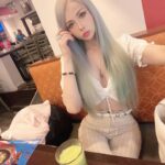 Valeria Lukyanova Instagram - Мое питание и расписание : 1. Я ем 1 раз в день) 2. пью протеин , 3. ем бады и минералы , аминокислоты ) утро: бады чай предтрен, в обед протеин кремний коллаген и бады. Вечером какой-нибудь салат или другой ужин по типу такого, как на фото ….. а как ваш рацион ? Моя группа по омоложению по ссылке в профиле !!! #валериялукьянова #аматуе #веган #малоед #сыроед #зож #маг #омоложение