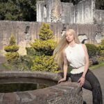 Valeria Lukyanova Instagram - Мой авторский , Легендарный индивидуальный курс по возврату энергии теперь можно пройти в групповом формате!!! ⚡️⚡️⚠️ВНИМАНИЕ : Новое событие со мной! Энергия - это то что нужно каждому из нас для реализации себя НА ПОЛНУЮ КАТУШКУ В этой игре ! И самая ЦЕННАЯ энергия у нас как раз в детстве , и в юношестве , а из нас огромным потоком ее тонда выкачивали родители , школа и другие негативные факторы ! И не успели мы вырасти как уже подоспели партнёры которые продолжили эстафету и выкачивали из нас энергию за счёт половых связей !!! 👁️🌚 все ваши половые партнёры время от времени подключаются к вам и живут за счёт вашего ресурса , многие об этом знают ! И для того чтобы в этой жизни вернуть все свое - надо от них от всех отключиться , вернуть полностью до капли — свою энергию и заблокировать им подключения к вашему полю ! Чтобы никто не мог откачивать из вас энергию против вашей воли ! 💥Будем использовать некоторые точечные инструменты для поднятия эфирной и физической энергии , и улучшения ваших магических способностей. Все техники авторские , которым нет аналогов в интернете. В программе: 1. Возврат энергии от половых партнёров, полная отсоединение от них, и запрет на подключки. 2. Возврат энергии от токсичных людей и родственников. Возвращение энерго-девайсов которое у вас украли. 3. Перепрошивка энергии вашего аватара, на самое лучшее состояние тела и психики , которое было в вашей жизни. 4. Управление реальностью через нейронет. 5. Создание квантового кабинета для оформления своей ветки реальности. 6. Энергетические коктейли. 7. Магические коктейли. 8. Переплавление чакр в световой столб. 9. Открытие энергии Кундалини. 10. Смена цвета ауры, с последующими трансформациями жизни согласно новому уровню. Курс будет длиться две недели, бронировать места можно уже сейчас. Количество мест ограничено. #возвратэнергии #энергетическаячистка #энергетическаязащита #вампиризм #валериялукьянова