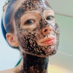 Valeria Lukyanova Instagram - Когда идешь своим Путем - остальное не играет роли. Главное не изменять себе и своим ценностям никогда ! 💜 на вашем пути будет много людей , и каждый будет транслировать вам уровень своего развития . Красивые люди будут транслировать красивые мысли , ущербные люди будут транслировать на вас свою ущербность . Каждый делится своей реальностью с остальными . Своим уровнем развития , своим «потолком» на данный момент . Вас это радует или задевает? Это уже ваш уровень. Суть понимания жизни заложена внутри . Это не трактуется всеобщими анализами . Это ваш итог, ваш рубеж , ваша реальность . #валериялукьянова #мудрость #опытжизни #рубеж #осознанность #мудрыемисли #аматуе #маскадлялица💆