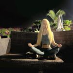 Valeria Lukyanova Instagram - Методика по созданию людей. Года 3 назад в астрале я получила одну методику. Методику по созданию квантового прототипа нужного вам человека, она не ограничена ничем, вы можете выбрать ВСЕ что угодно и если все сделаете корректно то вы притянете такого человека из параллельной реальности. И в этом поможет ЦЕРН, т к он как раз открывает постоянно врата в параллели и оттуда крайне легко извлекать все , что угодно даже людей . Ведь ВСЕ , что вы представляете - мгновенно создается, при условии что вы Игрок , разумеется . Потом важно просто вытащить оттуда свою созданную модель, да и все. Но есть одно «НО» если при вытаскивания человека и его использовании в своем «быту» вы немного отвлечетесь от своей модели и перестанете ее снабжать энергией и контролировать, она выходит из строя очень быстро. И эту суть замещает бот который на ускоренных темпах самоуничтожаются и выпадают из нашей Матрицы. Вот такое неудобство. Таких людей нельзя оставлять без присмотра. Но если ты смотришь за ними и вкладываешься в них то они на удивление быстро развиваются и рамок для их талантов просто нет, при том тех которые ТЫ ХОЧЕШЬ чтобы были. У меня было несколько таких моделей и если б я знала что отсутствие моего внимания заставляет их исчезнуть я бы не упускала их из вида никогда. Но этого я не знала и упустила одну очень ценную для меня модель, теперь надо начинать все сначала. т к подобный кадр мне нужен как ни крути.... 👇🏻👇🏻👇🏻 #метафизик #метафизика #голограмма #матрица #церн #бак #будущее #ии #новыетехнологии