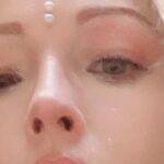Valeria Lukyanova Instagram - Прослезилась на концерте . Такая музыка ….. и болезненно воспоминание из далекой жизни которое мне не забыть никогда .. Типичный сценарий …. Когда на глазах толпы зверей готовых меня как обычно растерзать , от меня отказывался последний близкий человек. Тогда я все поняла про эту игру…. Тогда мне было очень обидно… но я зато поняла саму суть этой игры. Больше я никогда не переживала из-за людей по-настоящему….. прошло столько жизней в боль до сих пор свежа) очень смешно на самом деле может быть я мазохистка 😅😅😅😅