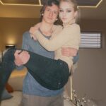 Valeria Lukyanova Instagram – Сегодня мама выслала мне немало фото из семейного архива…. Как прекрасно осознавать что я вообще не изменилась с  пор! Только фигура улучшилась ! Ведь мне тут всего лишь 19 лет посмотрите я вообще не изменилась это очень круто!!! я не знаю ни одного человека кто не поменялся бы за столько лет , а вы? Если бы фото было более качественной, и в летней одежде , я думаю вы бы даже не догадались что это сделано фото не сегодня)))) если вы хотите более подробно узнать все  методики для поддержания молодости которые я использую , подписывайтесь на группу  в шапке профиля ! #старыефото #архив #омоложения #молодость  #аматуе #валериялукьянова
